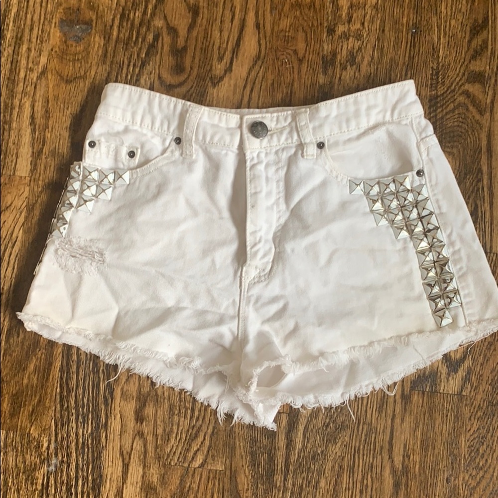 White BDG cut off shorts